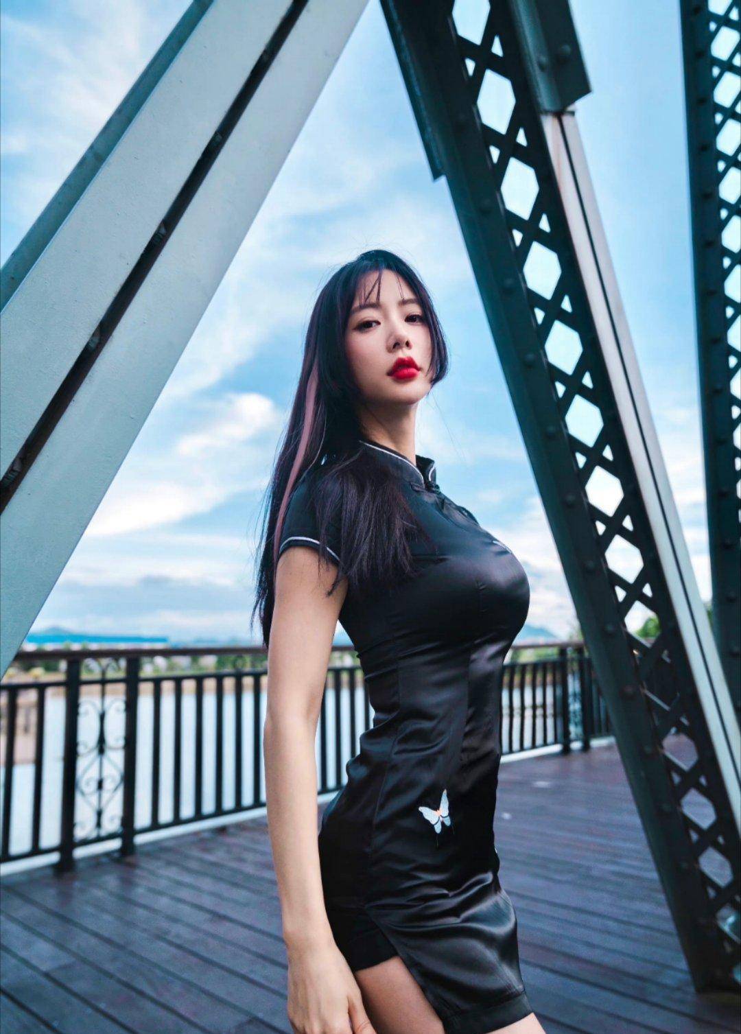 亚洲第一美女李成敏健身服旗袍合照,健康美丽,迷人迷人