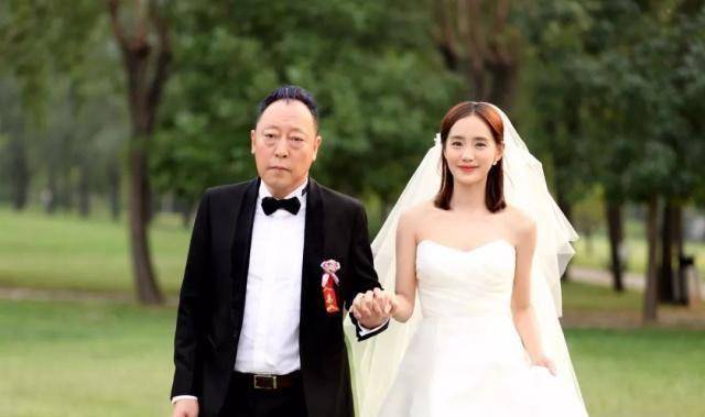 王智《超级翁婿》她完美诠释了女强人,外表的坚强与内心的脆弱,她事业