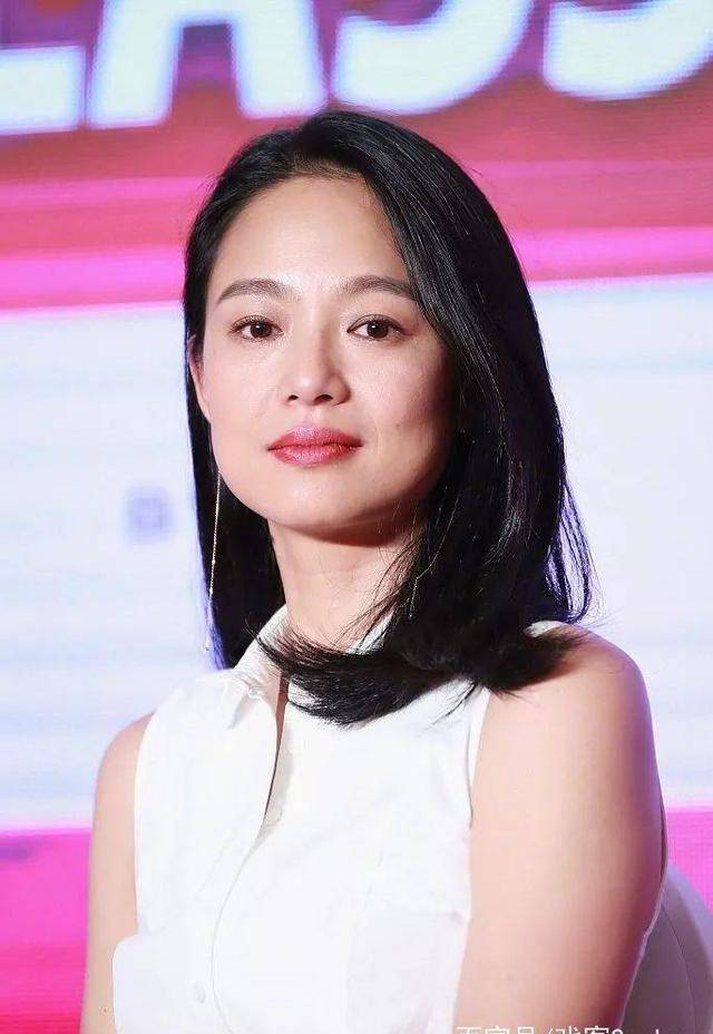 ▼在视觉中国的镜头下,周韵的颜也依旧让人服气哪怕过去好几天,依旧忘