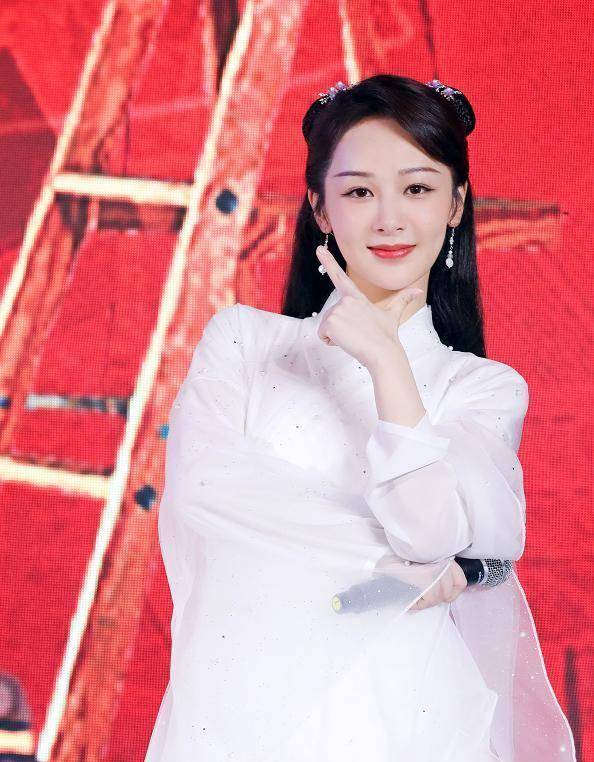 杨紫现场回应与张艺兴恋情,称:我是单身女强人,网传都是假的_感情