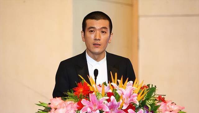 杨子前妻现身直播间,气质不输黄圣依,被侄女喊"三妈"引争议_陶虹_网友