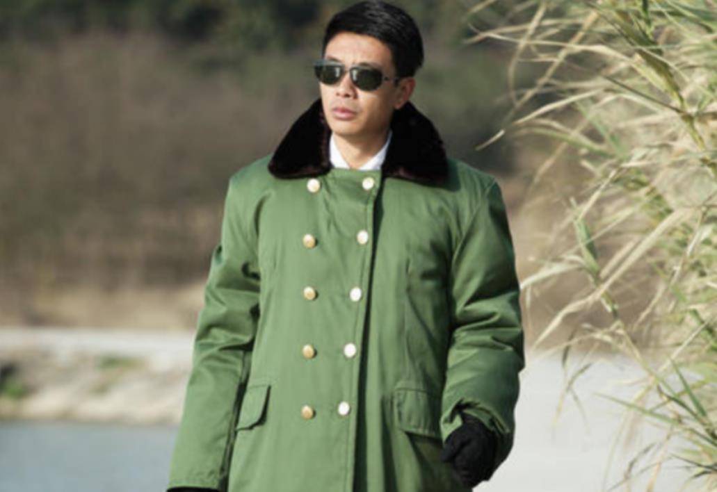 我国用了100多年的绿色军大衣,为何在07年突然不用了?_军队_军装_革命