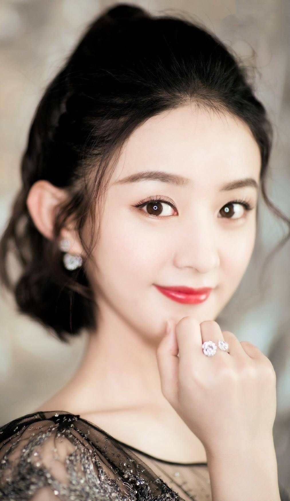 赵丽颖的小圆脸真"吃香",别人越老脸越垮,她却越来越耐看_健身_小赵