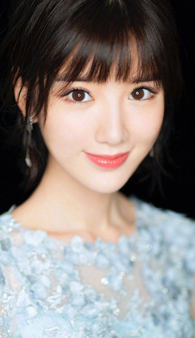 毛晓彤近照,盈盈一握的细腰无比吸睛,整体看上去时尚又迷人_陈翔_贝