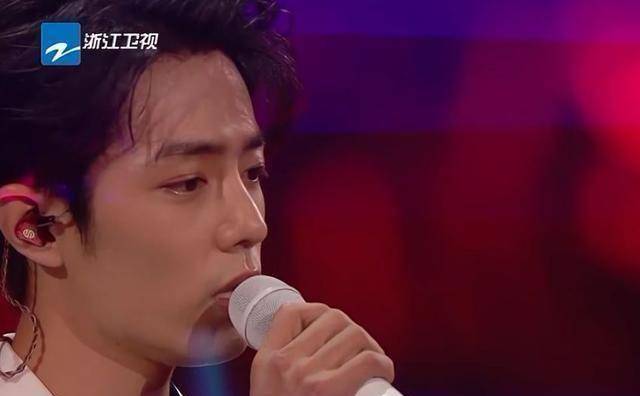 秋季盛典状况不断:00后歌手没唱完就收麦,假唱被暴露_肖战_孙燕姿