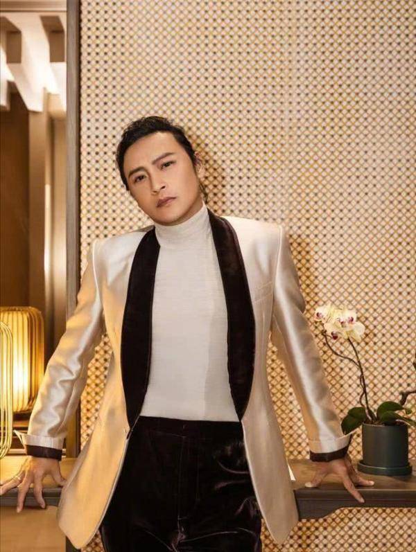 现在的陈志朋长什么样了?