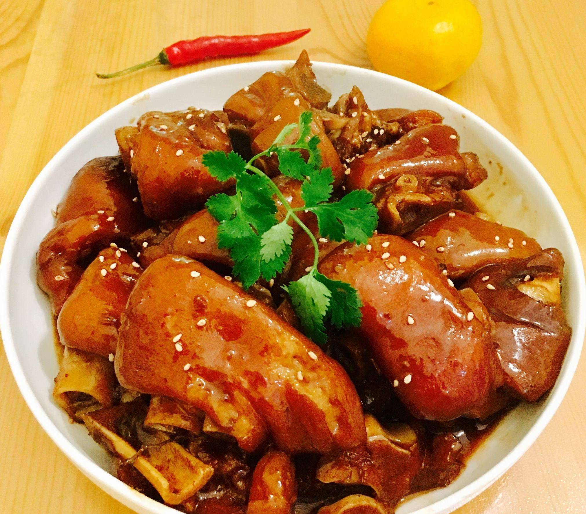 红烧猪蹄的家常做法_清水_料酒_桂皮