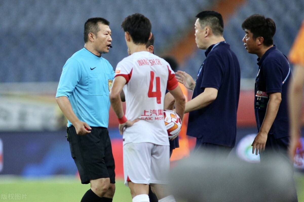 费莱尼好球被黑原因找到,视频裁判胡作非为,王哲替罪羊_比赛_争议