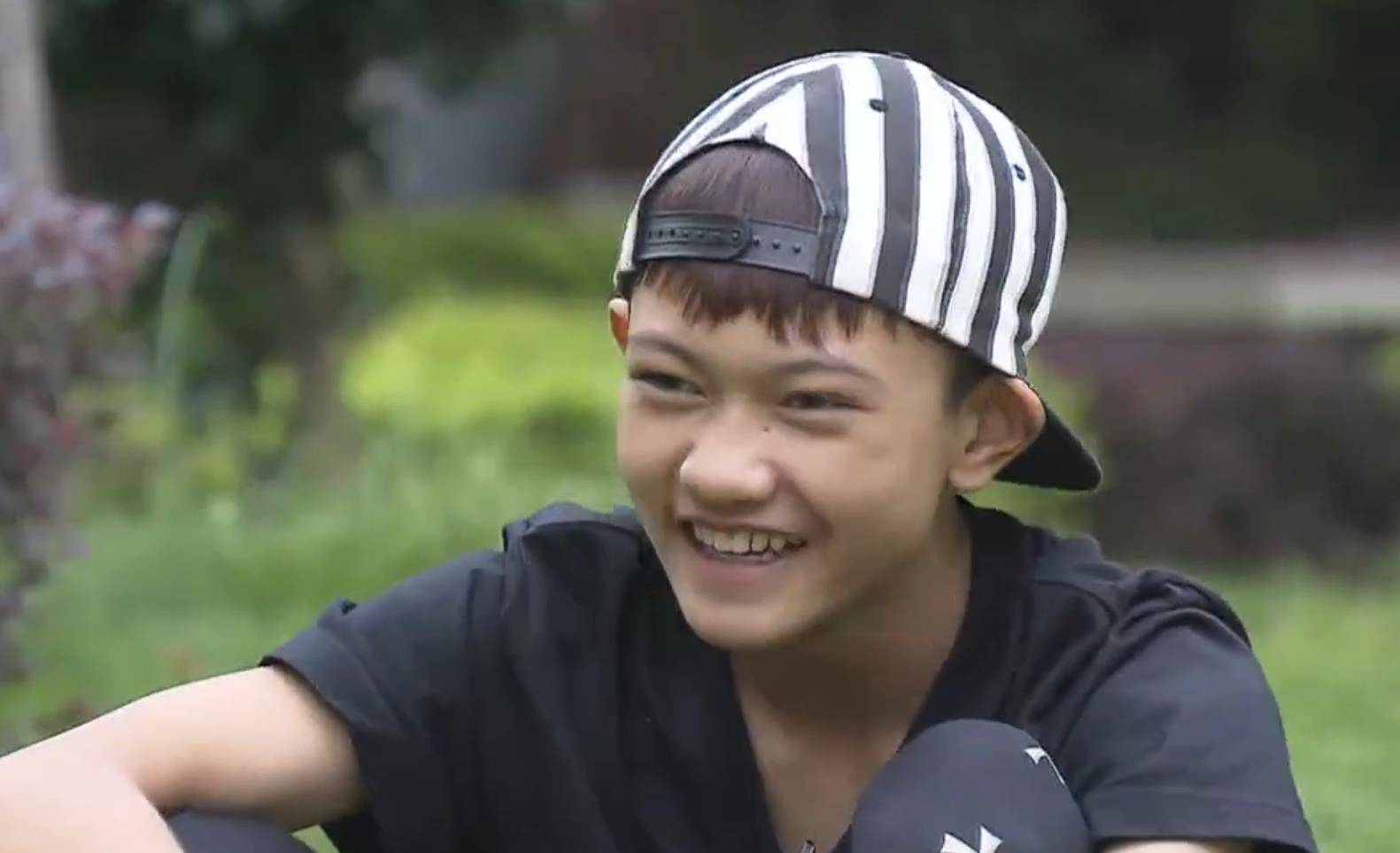 贵州巨婴郑长城:一节课3000元,卖手机凑网费,殴打父亲习以为常_父母