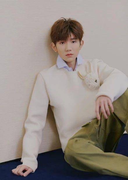 王源彩排发烧感冒原因曝光,粉丝心疼这个善良的小孩!