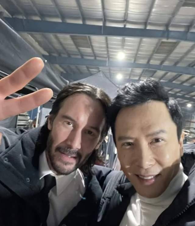 甄子丹夫妇前往绍兴露营,现身苍蝇小馆,店面狭小装修简陋不嫌弃