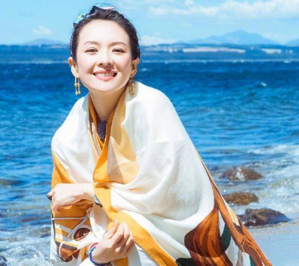 章子怡拍摄沙滩照爆出,看到章子怡没有p图的大腿,太真实了_女神_身材