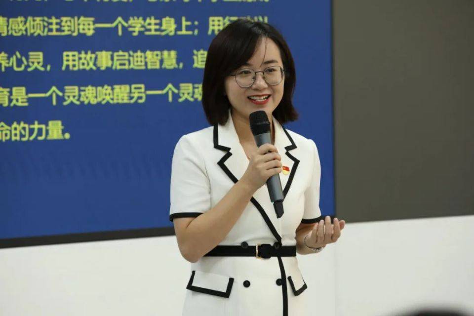 嘉宾点评深圳大学教育学部主任,教授,博士生导师靳玉乐教授作为嘉宾