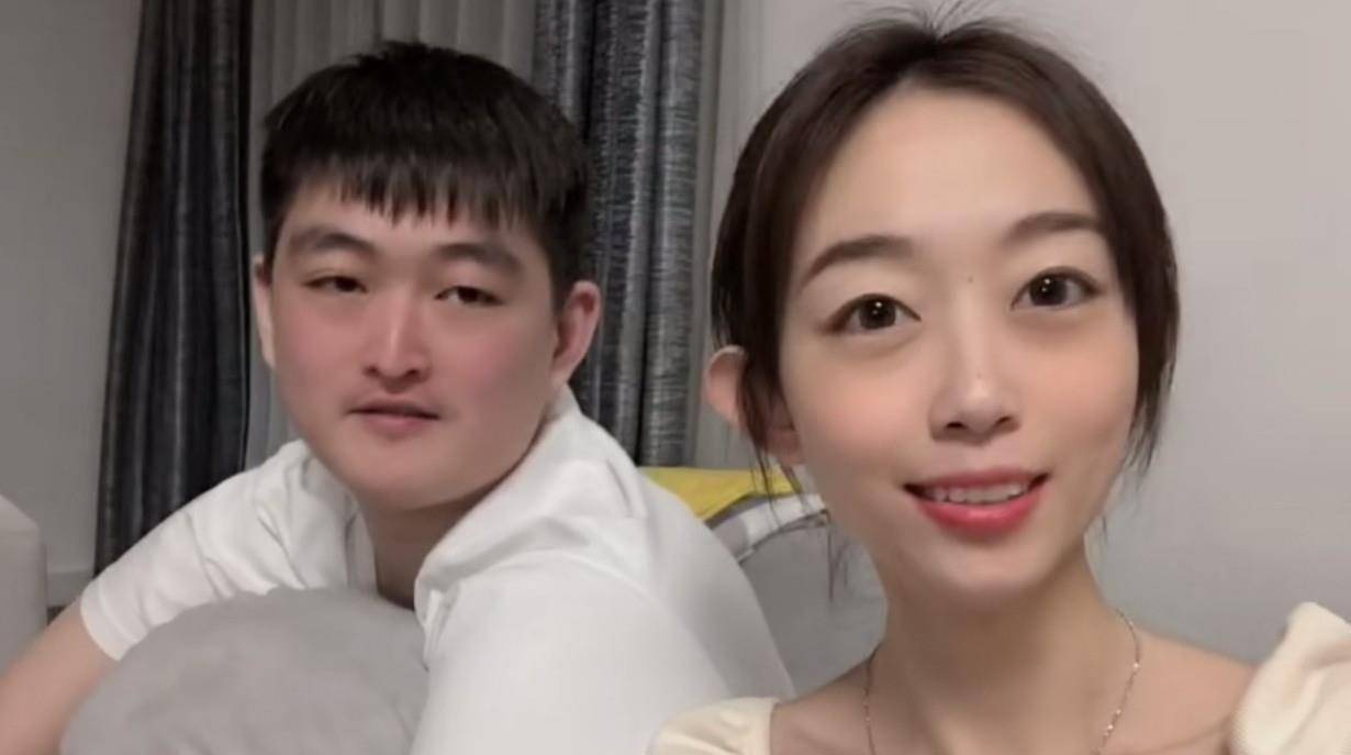 女方妆容精致长腿瞩目,默契共舞笑开怀_赵一楠_网友_女朋友