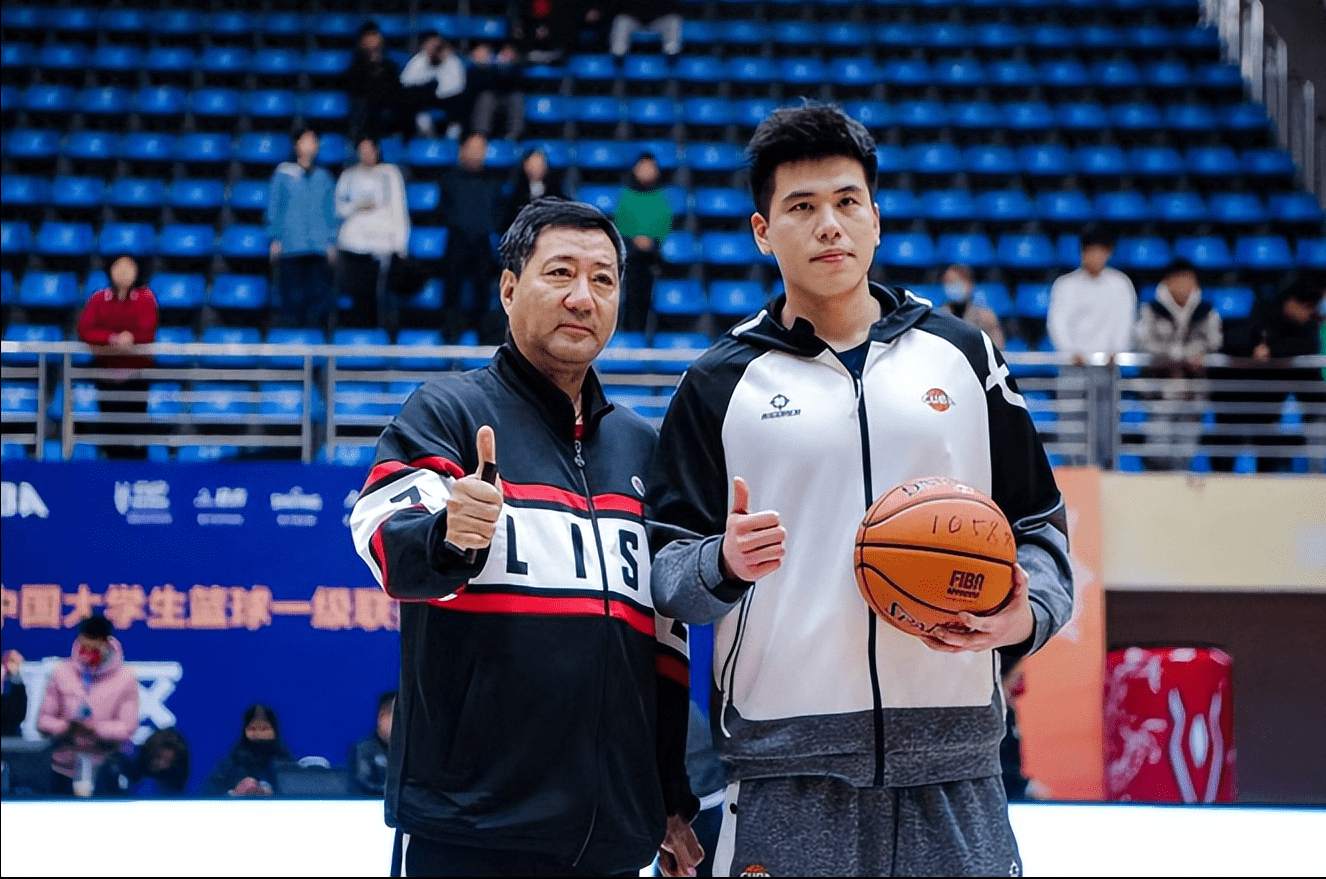 宁波富邦有意优秀内线球员_大学_万圣伟_1