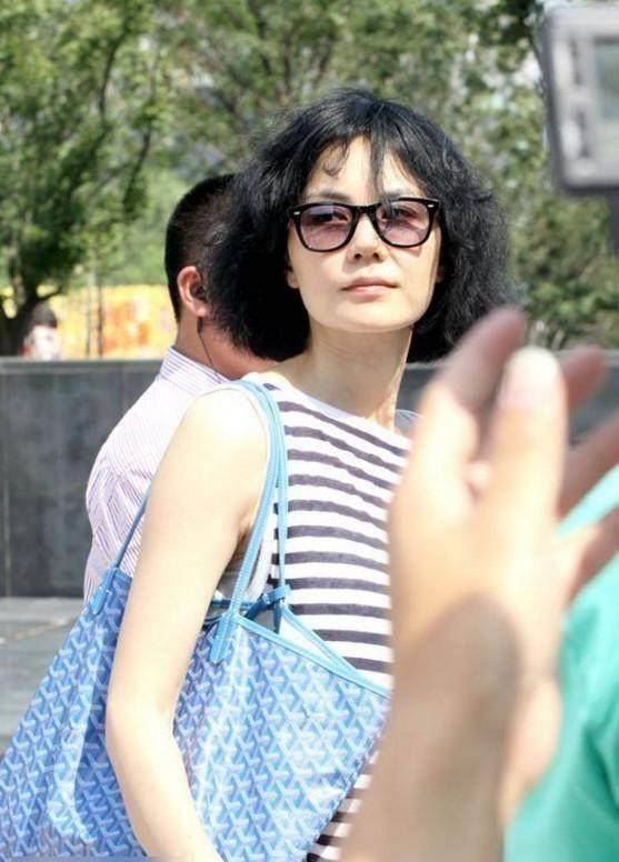 张柏芝比王菲还苍老,熬半夜俩儿子好可怜,一个细节王菲好妈妈?