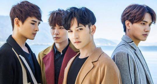 吴世勋还是个小调皮,不戴口罩还不好好穿鞋,还想让朴灿烈教训