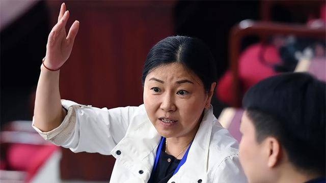 周继红绝境之下,周继红和她的队员们爆发出了惊人的潜力,熊倪在已经