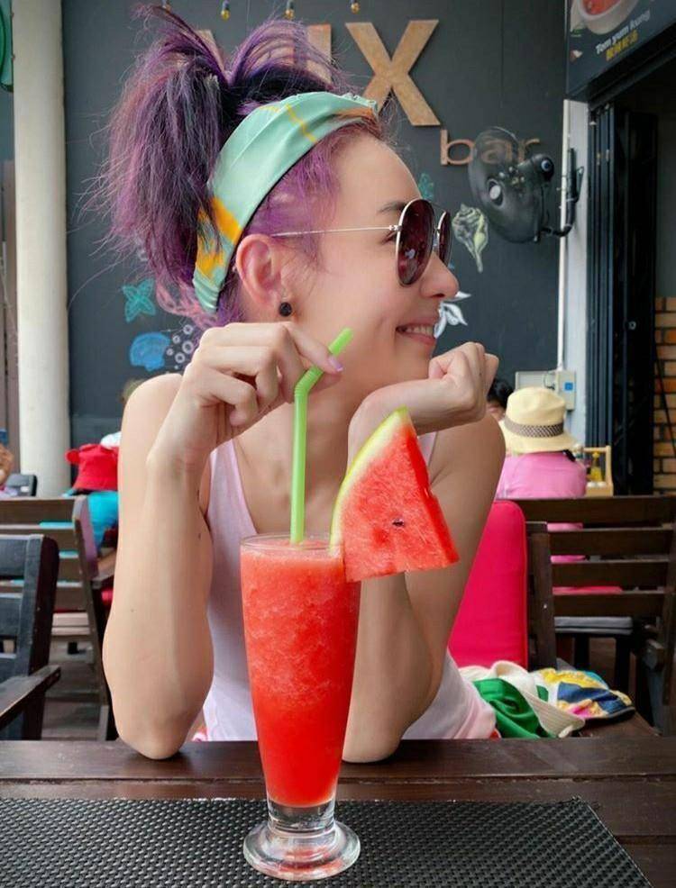 张柏芝一家海边度假,谢霆锋基因太强,lucas海边近照又帅又帅_儿子