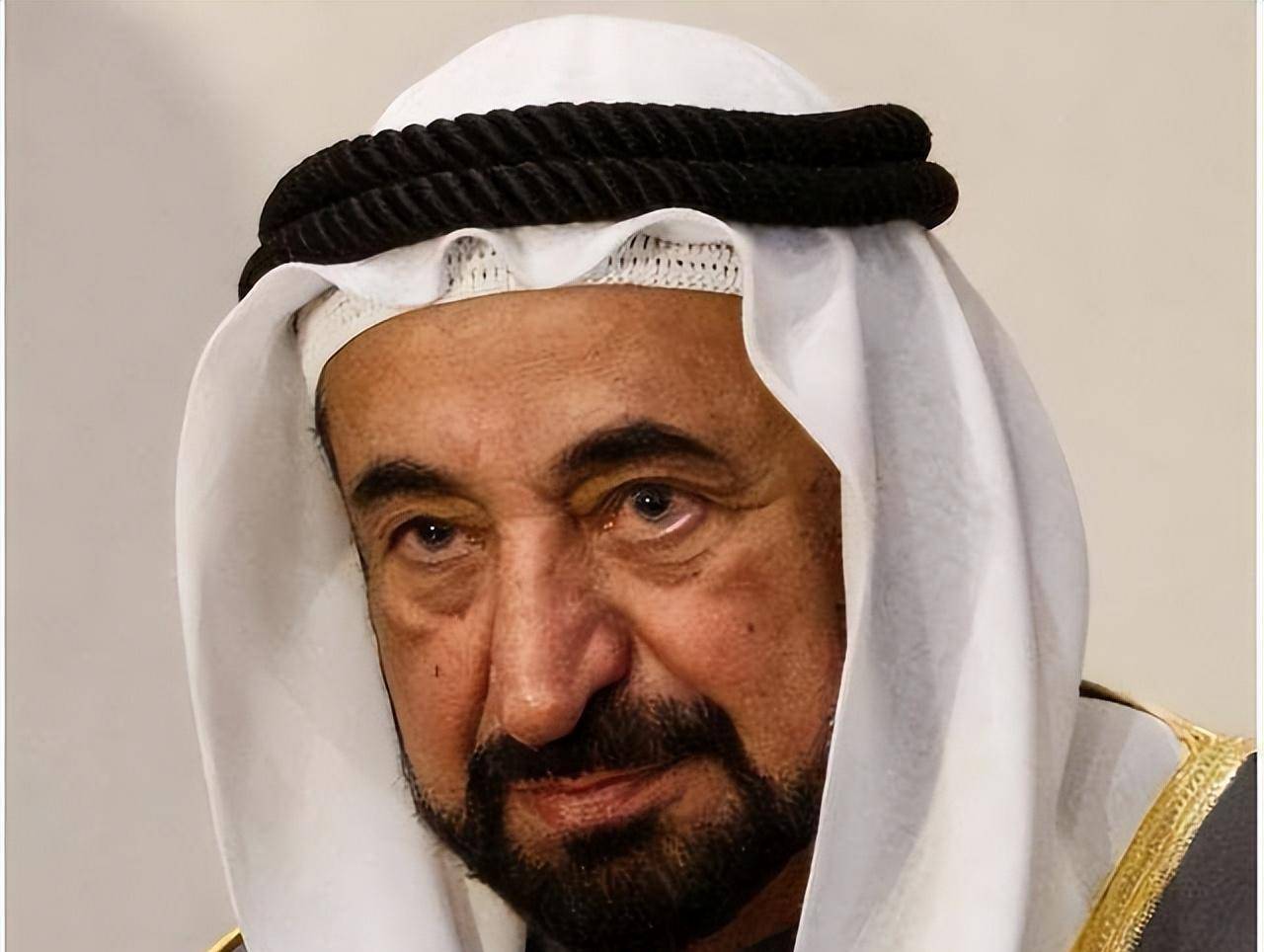 哈立德:14岁去英国留学,沉迷酒色嗑药上瘾,39岁猝死_穆罕默德_派对