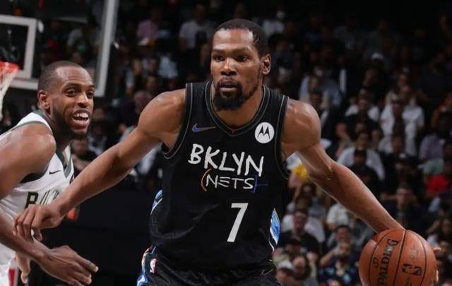 获得更多的筹码,毕竟杜兰特的价值大于戈贝尔