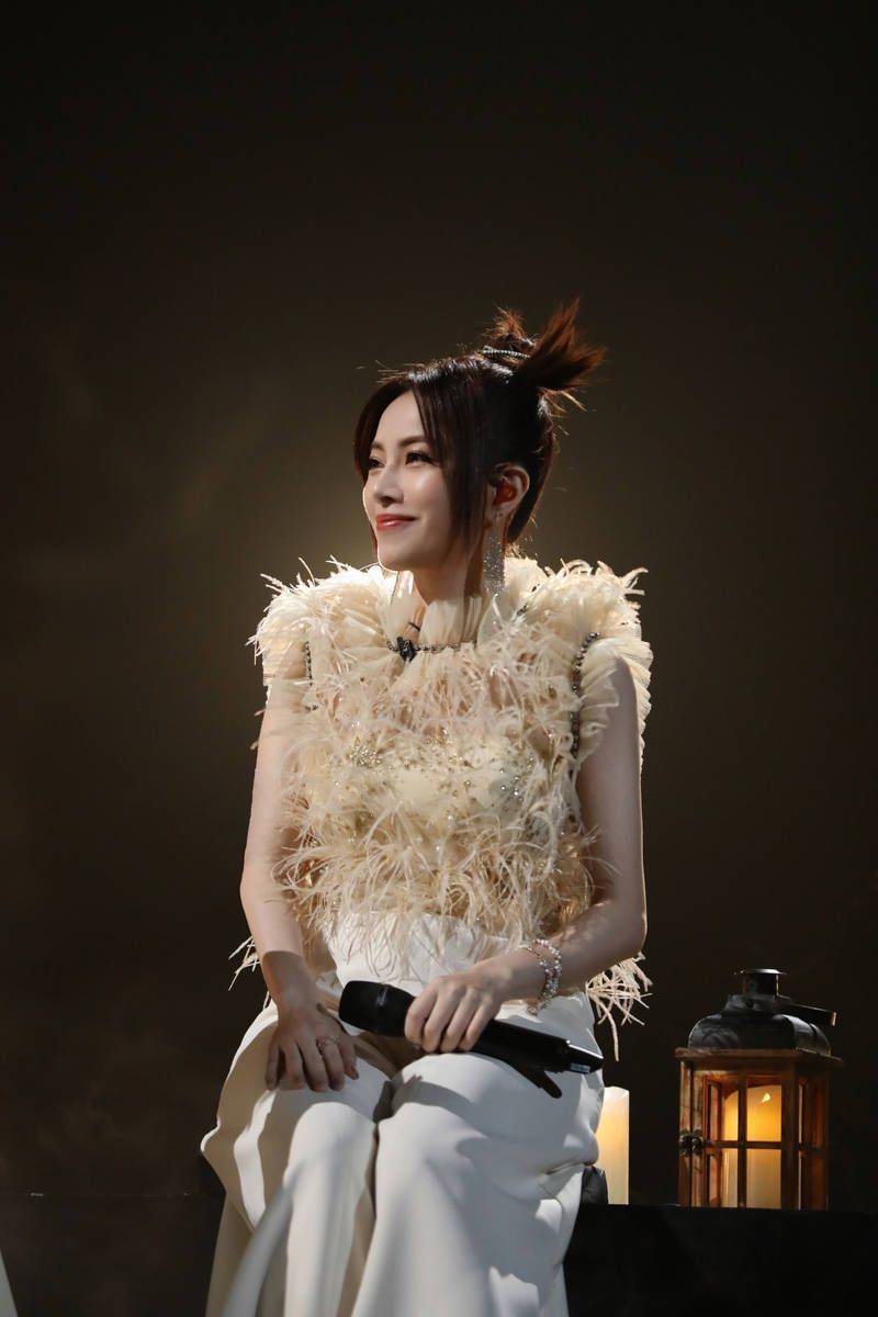 徐怀钰飞扬乘风 舞台上的仙子之美令人惊艳_表演_音乐_观众