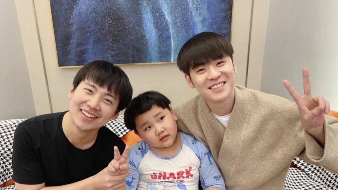 张云雷带郭德纲4岁小儿子现身,他才是"富二代",郭麒麟都羡慕_汾阳