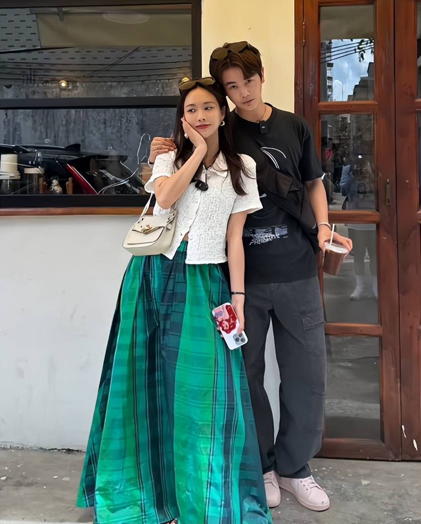 王霏霏开55万的豪车,住海南大别墅,首次邀请男演员来家里见父母_孙坚