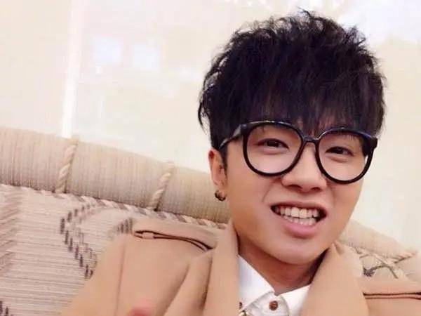 华晨宇:嚣张又无知,华语乐坛"顶级法师",连央视都看不下去了_音乐