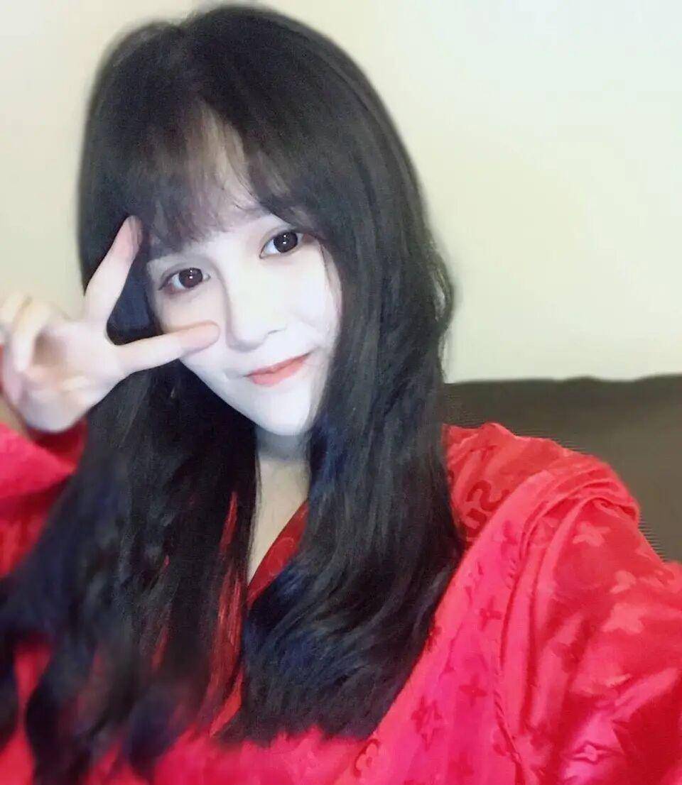 大半条腿靠袜子支撑,网友:真难看_球球_时尚_牛仔裤