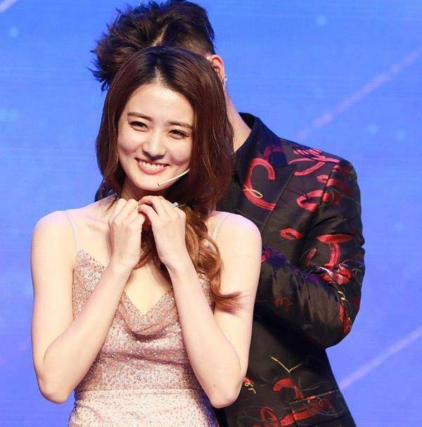 张铭恩回应没对徐璐心动遭女友反呛,张一山为杨紫祝生情商超高_祝福