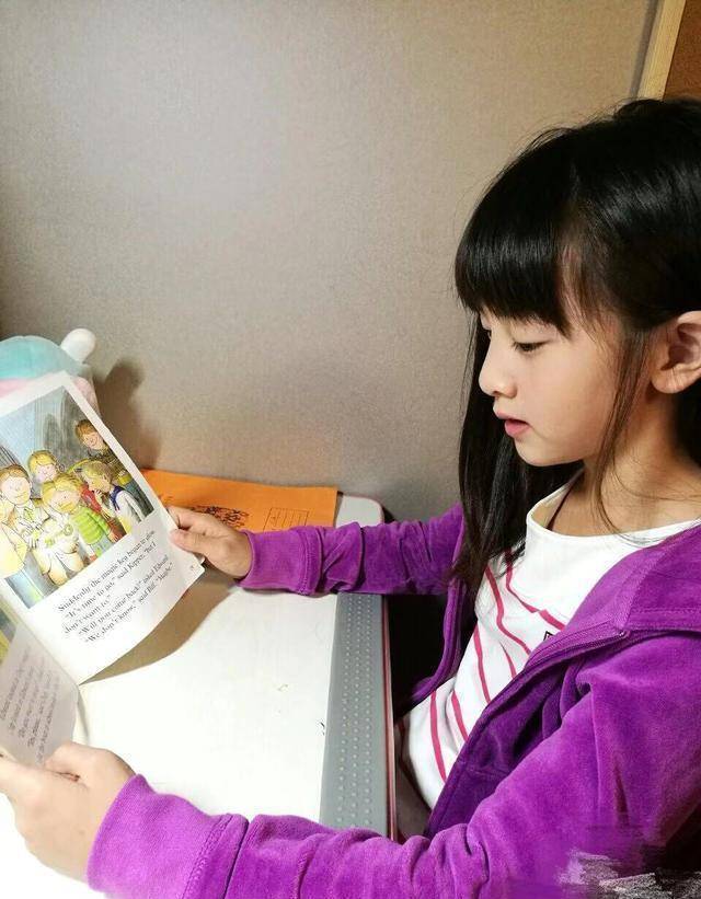 田亮晒女儿打网球照片,11岁森碟仍是风一样的女子_运动衣_爸爸_叶一茜