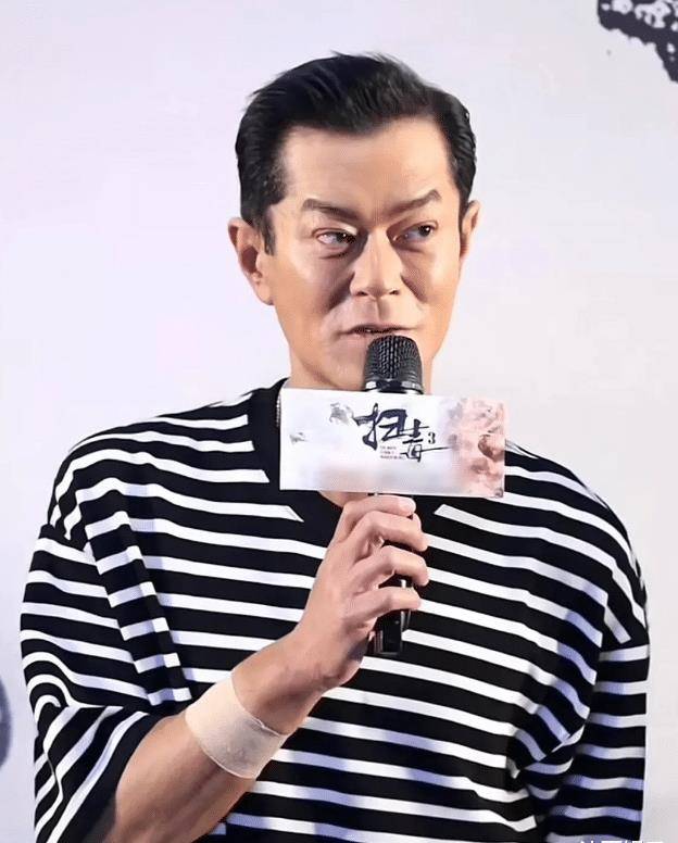 表情狰狞吊眼角,为了保持身材每天只吃一顿饭_形象_网友_面容