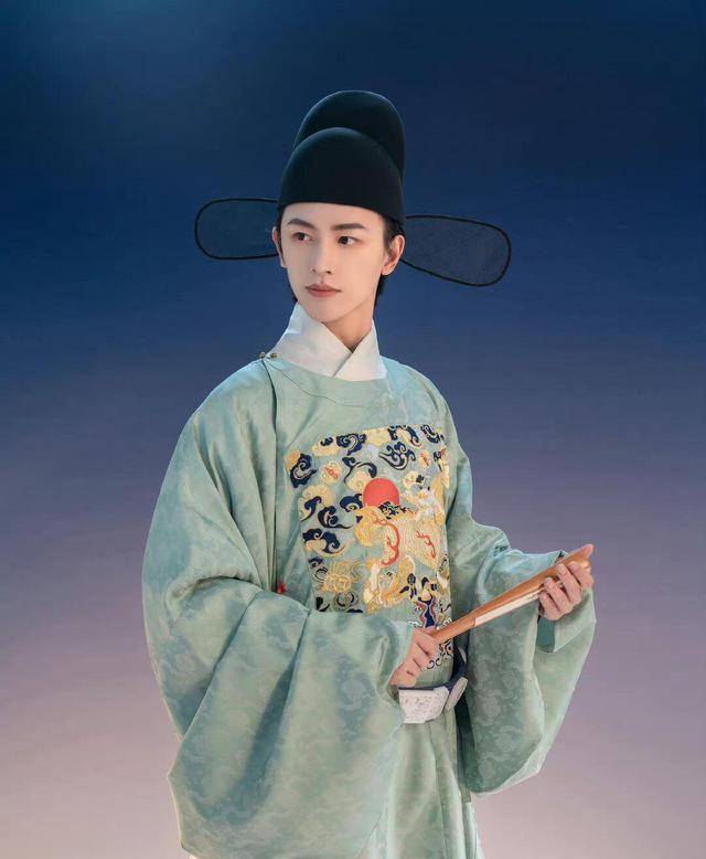 "汉服男装"火出圈!
