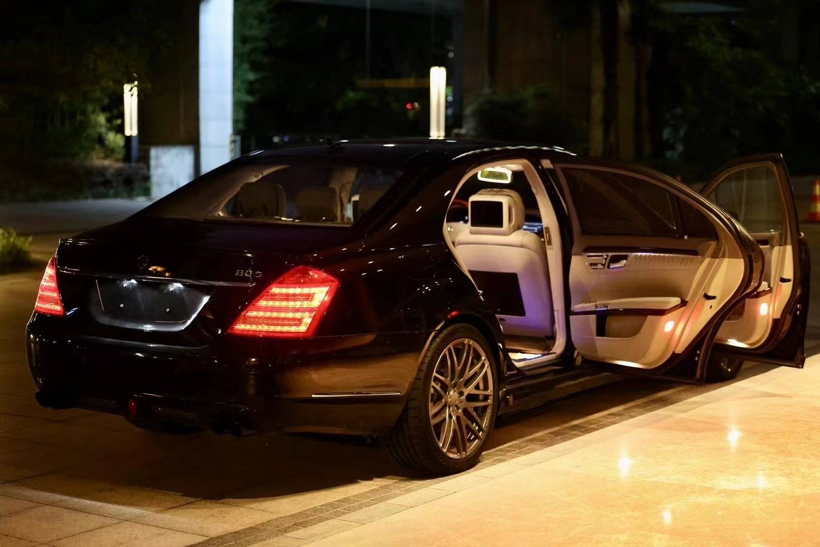 下期预告讲解宾利欧陆gt w12 激情粉/亚麻白 帝王蓝 2019年12月上牌