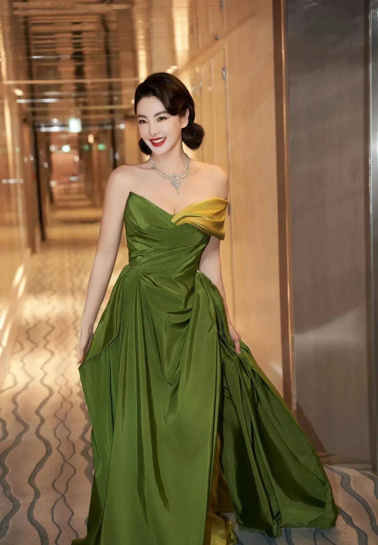 看来这回范冰冰红毯对手真的出现了,惊艳众人啊_连衣裙_张雨绮_系列