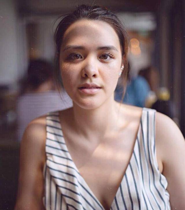 近日张敏钧在ins上晒出了近照,一身碎花短裙看起来格外成熟.