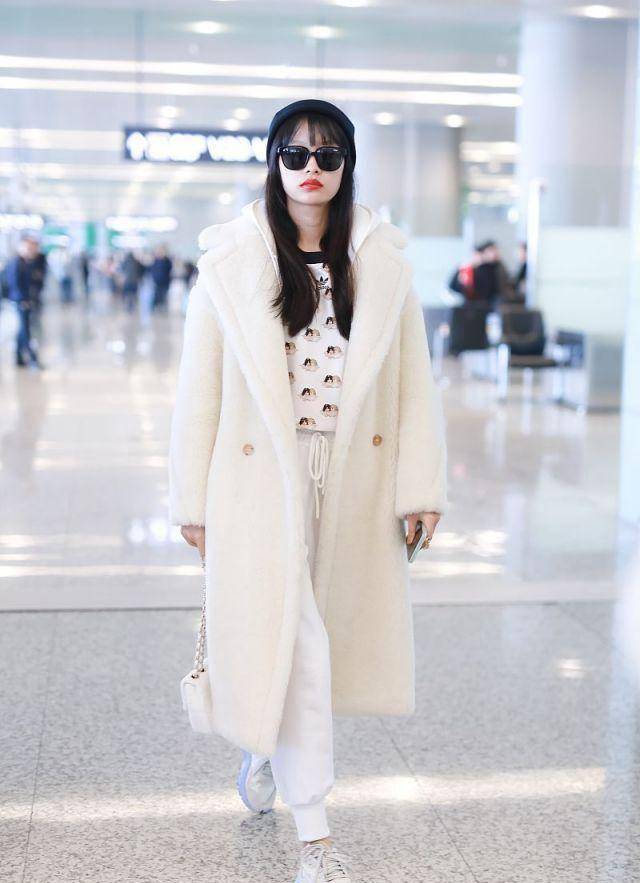 26岁孙怡真有"贵族范"!