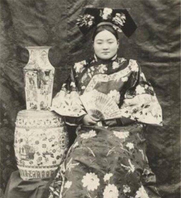 珍妃天真烂漫,有名的胖娘娘是她_佳人_美人_光绪