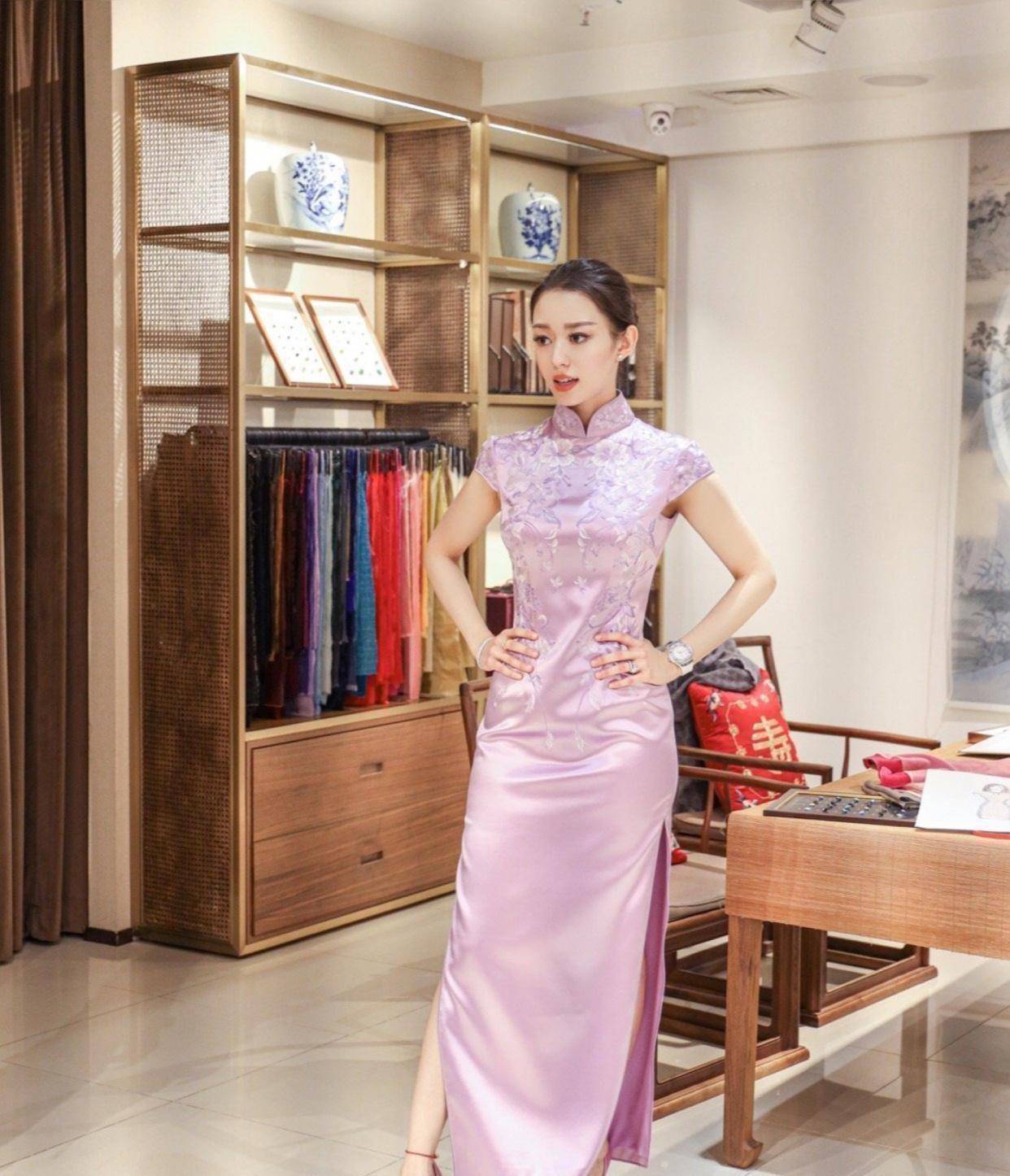 35岁戚薇最新大片,主打不同旗袍造型,美到让人看不下去!