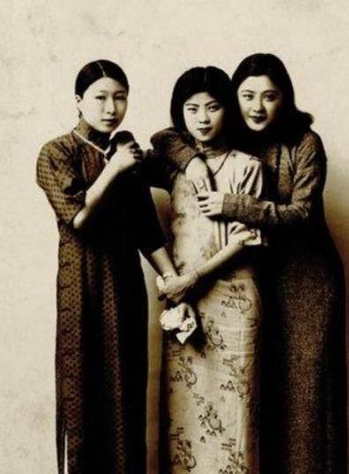 她出身名门,偏偏嫁给穷小子,怀孕后惨遭抛弃,后遇良人终获幸福_孔令仪