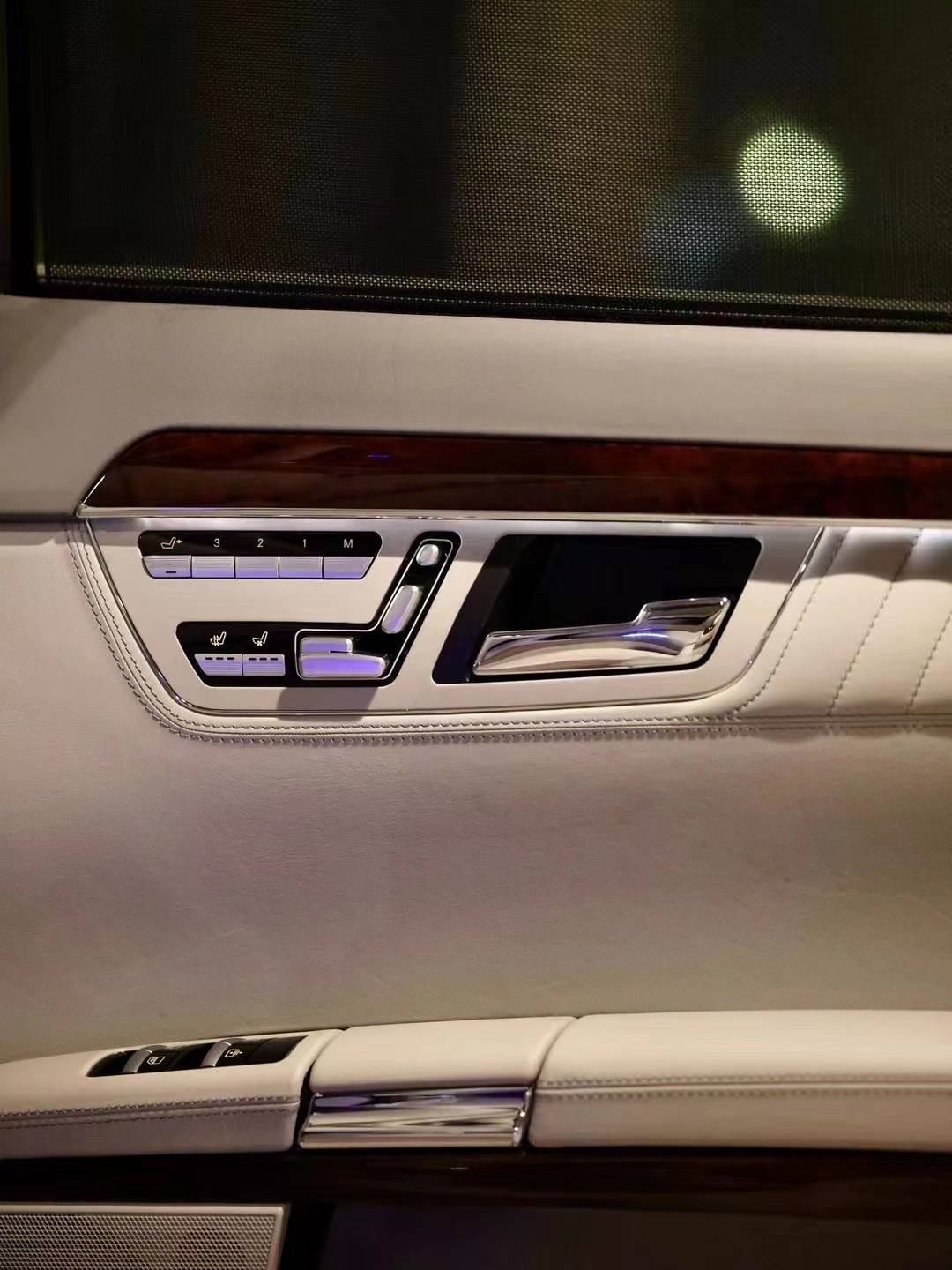 下期预告讲解宾利欧陆gt w12 激情粉/亚麻白 帝王蓝 2019年12月上牌