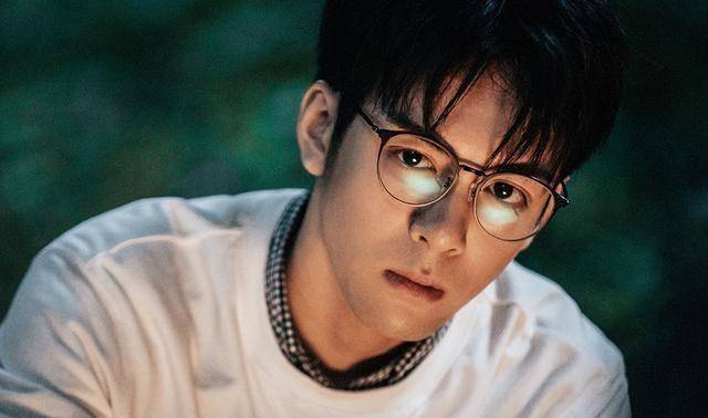 真的万万没有想到,盗笔的真人版男演员里,最帅的居然会变成张海客.