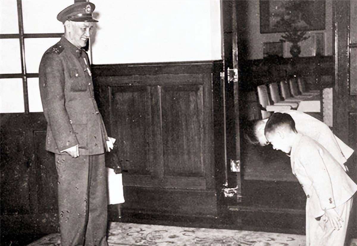 蒋孝勇首次回国,申请将"两蒋"移灵大陆,三句话令