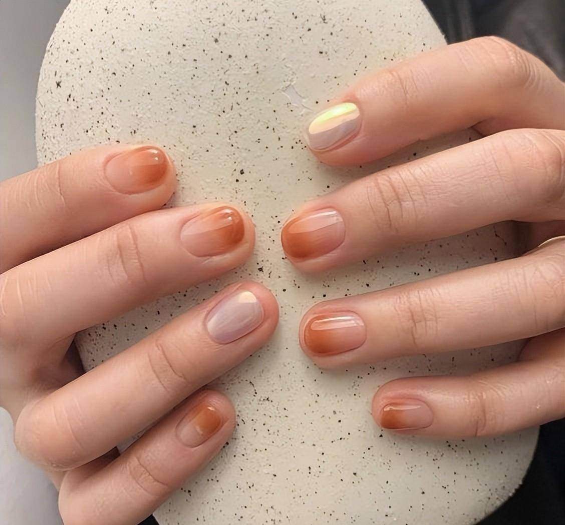 2023年夏季显白短款美甲,多巴胺美甲流行,你竟然还不知道?