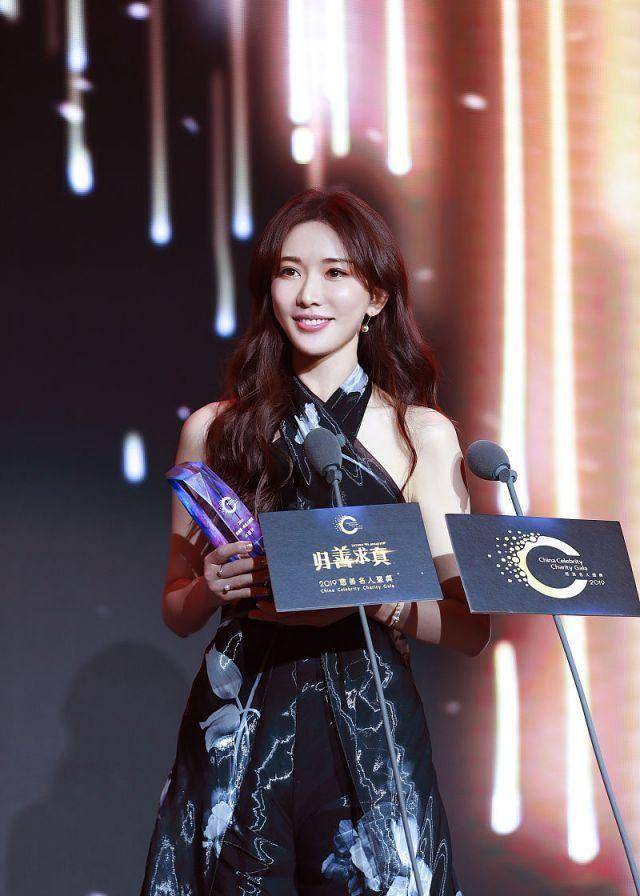 慈善名模林志玲接受采访时称:如果自己变老了,就躲起来不被看见_气质