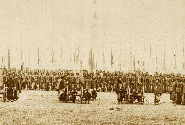 曾国藩原本只是一个书生,半路出家练兵打仗,军事方面他只是一知半解