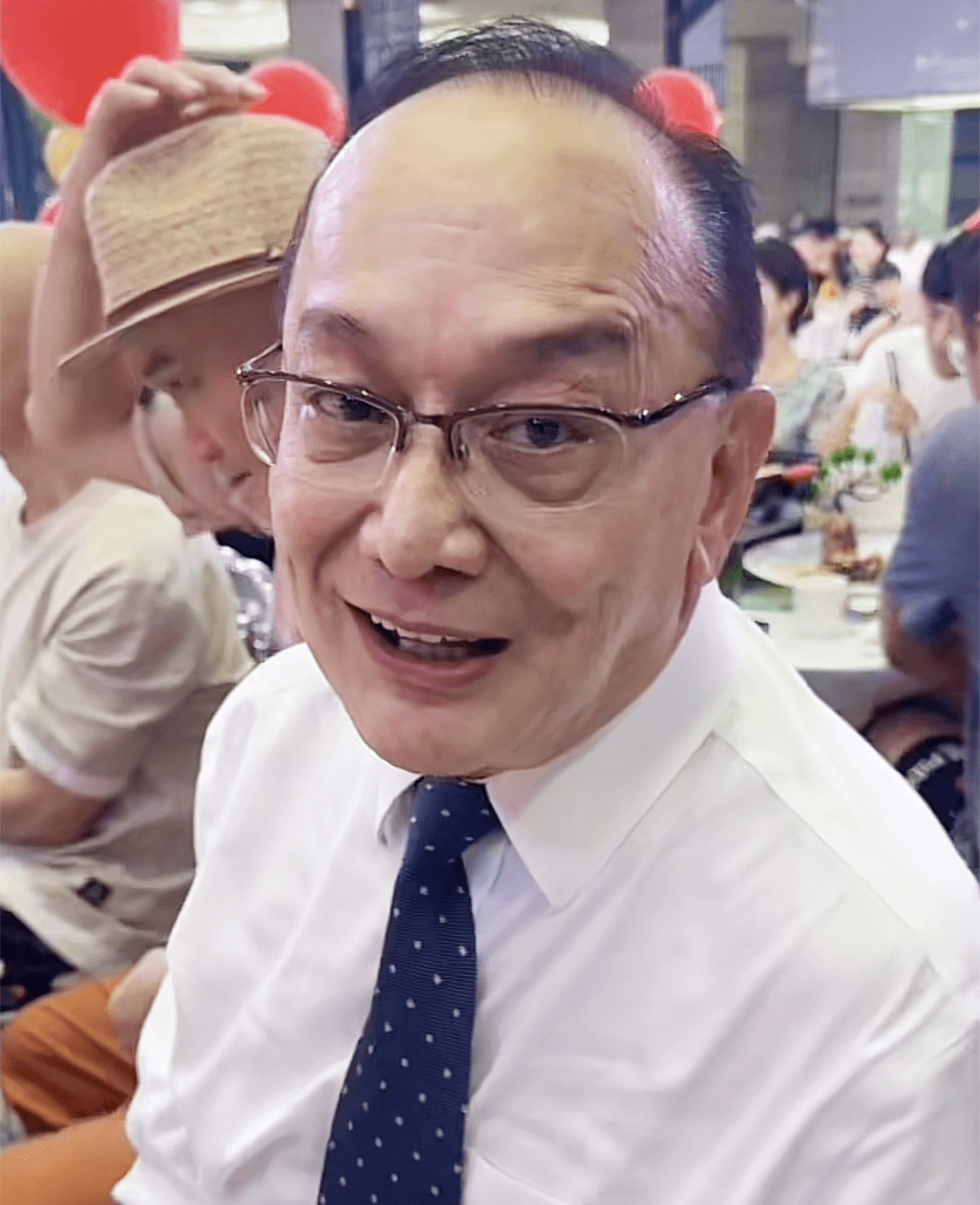 港星曹查理定居南充原因曝光!