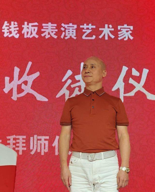 巴蜀笑星"矮冬瓜"拜师张徐李伯清媛凤罗大春等500嘉宾现场祝贺_林晓东