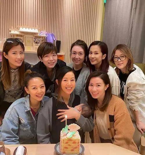 tvb"七姐妹"真友谊,如今个个都相夫教子,唯独佘诗曼仍是单身_的发展